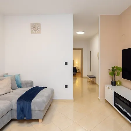 Sunset Ridge Apartment *